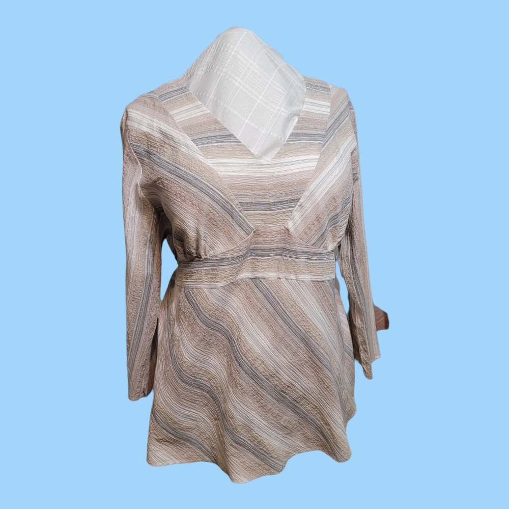 Women's Plus size Top Blouse 30 / 32 Slimming Style Crinkle Fabric. 